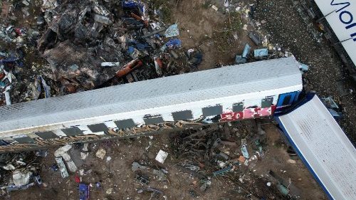 Catástrofe ferroviaria en Grecia, estalla la polémica