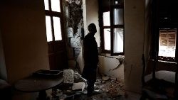Mieszkanie w Antiochii w Turcji na terenach dotkniętych trzęsieniem ziemi, 2 marca 2023