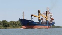 Frachtschiffe auf dem Weg vom Schwarzen Meer zur Donau, in der Region Odessa, Ukraine