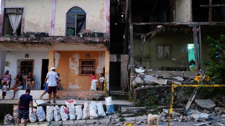 Imagen de una casa dañada tras el terremoto en Isla Puna, Ecuador, el 18 de marzo,