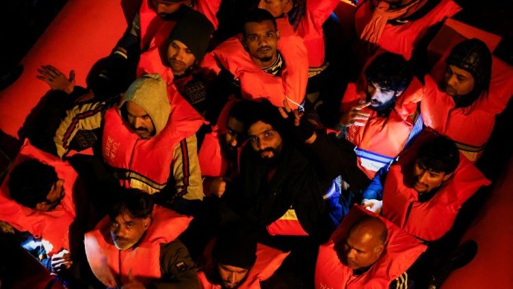Migranti salvati dalla nave Geo Barents di MSF