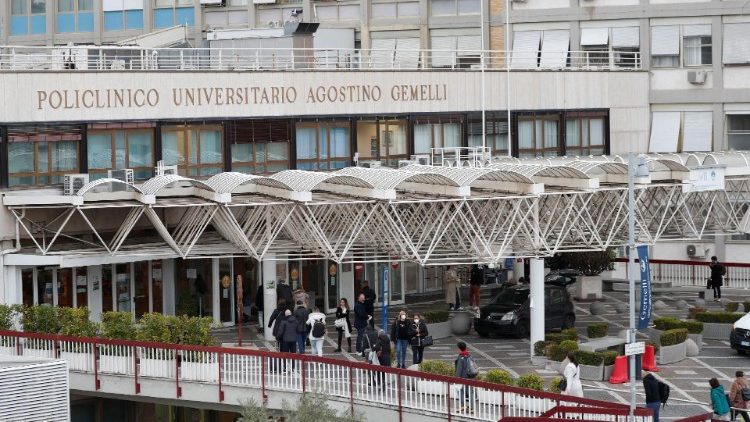 L'entrée de la polyclinique universitaire Agostino Gemelli à Rome