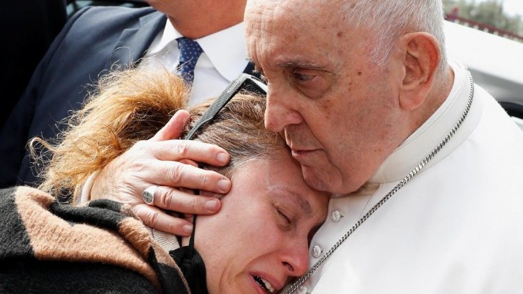 Da paven forlot Gemelli-sykehuset 1. april 2023,  møtte han en mor som nettopp hadde mistet sin datter.