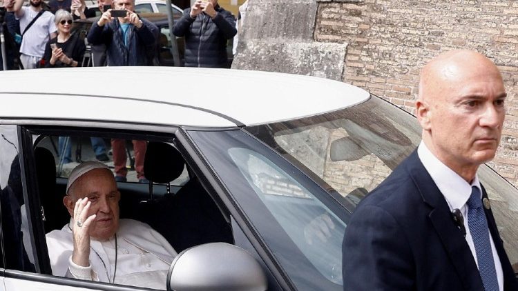 Papa Franjo je u subotu ujutro napustio rimsku bolnicu A. Gemelli