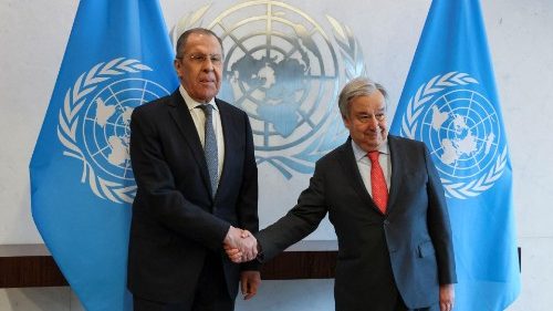 L'incontro al Palazzo di Vetro di New York tra il segretario generale dell'Onu Antonio Guterres (a sinistra) e il ministro degli Esteri russo Sergej Lavrov