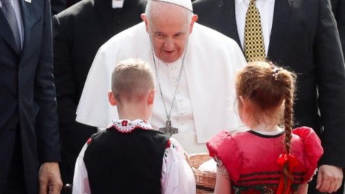 Papst in Budapest angekommen