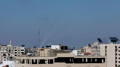  Tensione in Medio Oriente, Israele risponde con l’artiglieria ai razzi lanciati da Gaza