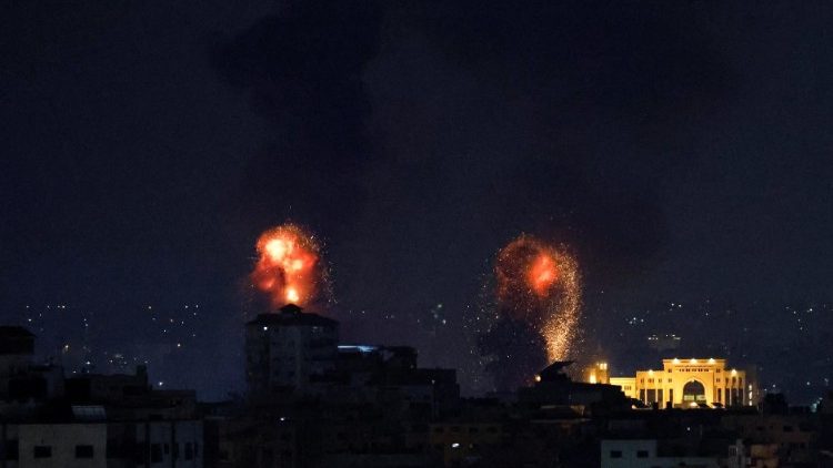 Explosiones en Gaza tras los ataques del ejército israelí
