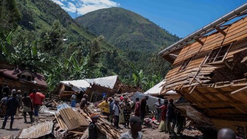 François prie pour les victimes des inondations en RDC