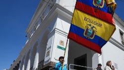 El presidente de Ecuador, Guillermo Lasso, disuelve la Asamblea Nacional.
