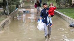 Mais de 20 mil pessoas foram deslocadas de casa na região italiana da Emilia-Romagna devido às inundações