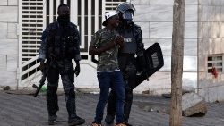 Senegal: polizia a Dakar durante le manifestazioni