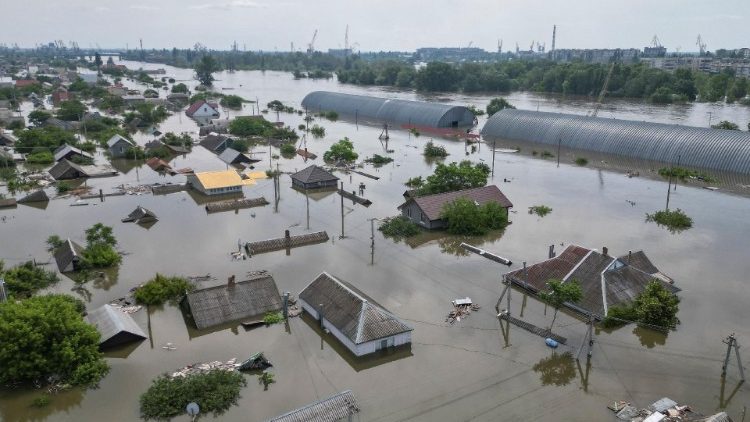 Une vue de Kherson inondée après la destruction du barrage Kakhovka en amont. 