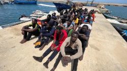 Gerettete Migranten auf dem Mittelmeer