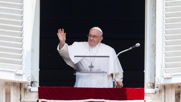 البابا فرنسيس يتلو صلاة التبشير الملائكي 