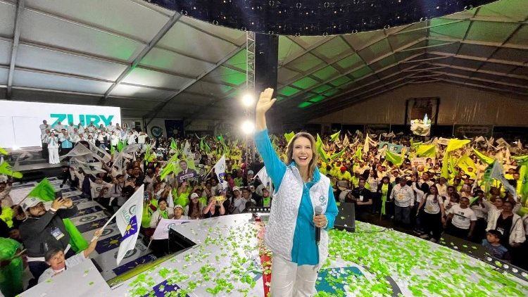 Zury Rios bei einer Wahlkampfveranstaltung