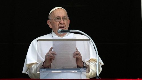 Il Papa: chi presume di essere grande non capirà mai l'amore di Dio