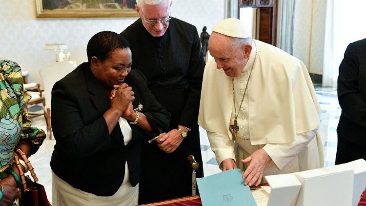 教宗接见乌干达总理