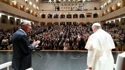 Papież Franciszek na spotkaniu z Prezydentem Portugalii Marcelo Rebelo, władzami państwowymi i korpusem dyplomatycznym. 2.08.2023