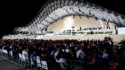 Die Bühne, auf der Padre Guilhermo am Morgen des 6. August das Vorprogramm für die Papstmesse lieferte