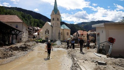 Pope prays for victims of natural disasters in Slovenia, Georgia