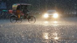 ढ़ाका में वर्षा  