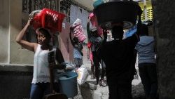 Port-au-Prince, Haiti: Persoane care fug de grupurie violente de răufăcători