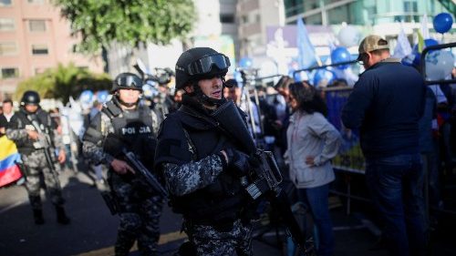 Ecuador, sul voto l’ombra dei narcos e della crisi 
