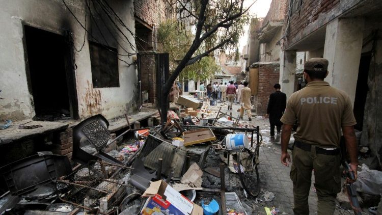 Руйнування, яких зазнали будівлі християни в Джаранвалі (Пакистан)