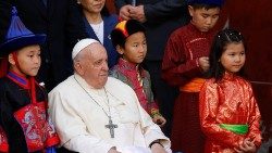 मंगोलिया के धर्माध्यक्षीय निवास में सन्त पापा फ्राँसिस का स्वागत, 01.09.2023
