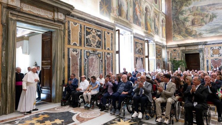 Pāvests tiekas ar Itālijas Darba invalīdu apvienības locekļiem