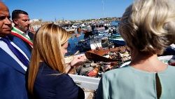 Italiens Regierungschefin Giorgia Meloni (links) und EU-Kommissionspräsidentin Ursula von der Leyen an diesem Sonntag gemeinsam auf Lampedusa