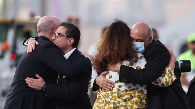 I prigionieri americani rilasciati ed arrivati a Doha con un volo dall'Iran