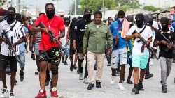 Jimmy "Barbecue" Cherizier encabeza una marcha contra el Primer Ministro Ariel Henry, en Puerto Príncipe.
