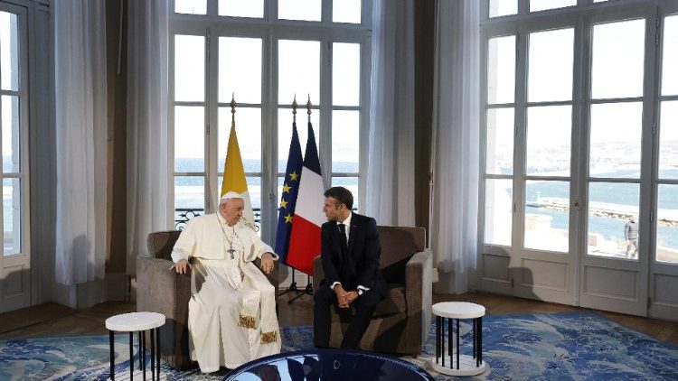 教皇フランシスコとマクロン仏大統領　2023年9月23日　フランス・マルセイユ、パレ・ドゥ・ファロ
