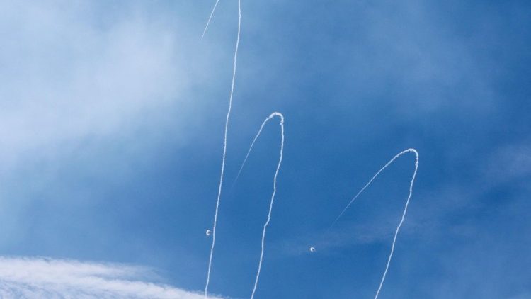 Das israelische Raketenabwehrsystem zerstört Geschosse über Aschkelon