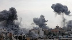 Dym nad Gazą po izraelskim ostrzale, 9 października 2023 r.