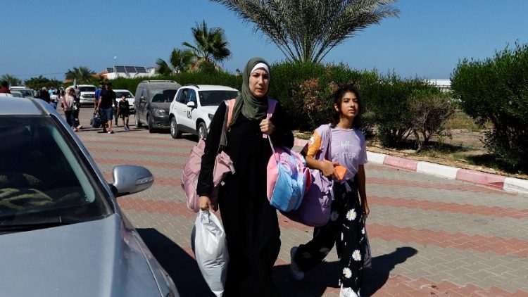 Gaza, civili in fuga verso luoghi sicuri