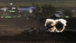 गजा में इजरायली रॉकेट हमले का दृश्य