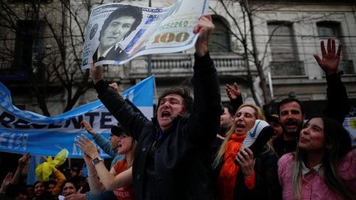 Une Argentine déboussolée élit son président