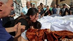 Погребението на 17-те християни убити в Газа