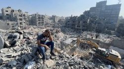 Il campo di Jabalya distrutto dai bombardamenti