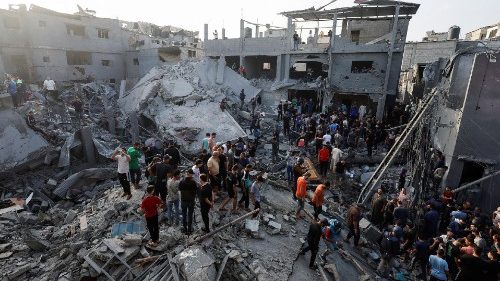 Il Papa chiede il cessate il fuoco a Gaza: si sta uccidendo il futuro dei bambini