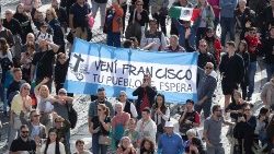 Argentín hívek kérik, hogy Ferenc pápa "látogassa meg az ő népét" 