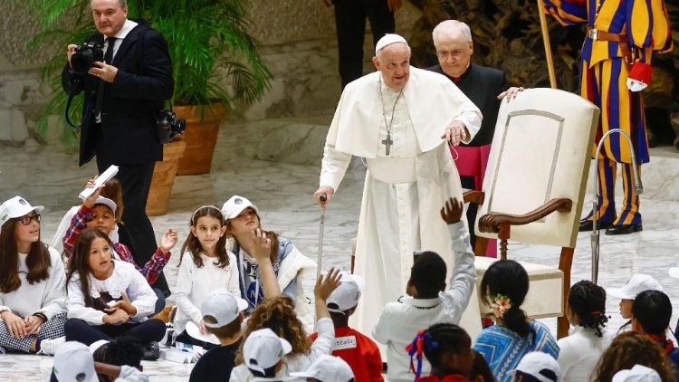 Le Pape lors de sa rencontre avec 6 000 enfants en salle Paul VI, le 6 novembre 2023.