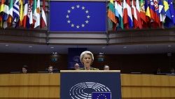 La presidente della Commissione Ue, Ursula von der Leyen, alla seduta di mercoledì 8 novembre del Parlamento Europeo
