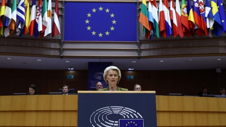 La presidente della Commissione Ue, Ursula von der Leyen, alla seduta di mercoledì 8 novembre del Parlamento Europeo