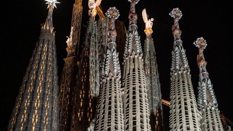 Các tháp của đền thờ Sagrada Familia - Thánh Gia - ở Barcelona
