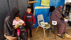 Enfants déplacés dans le camp de Khan Younès, sud de la bande de Gaza, le 20 novembre. 