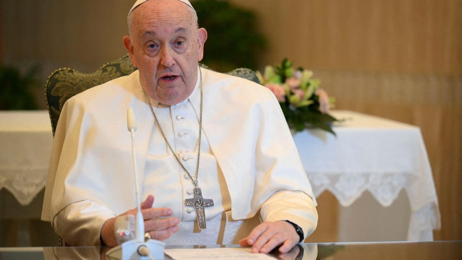 O Papa sofre de uma infecção pulmonar, mas o seu estado está a melhorar